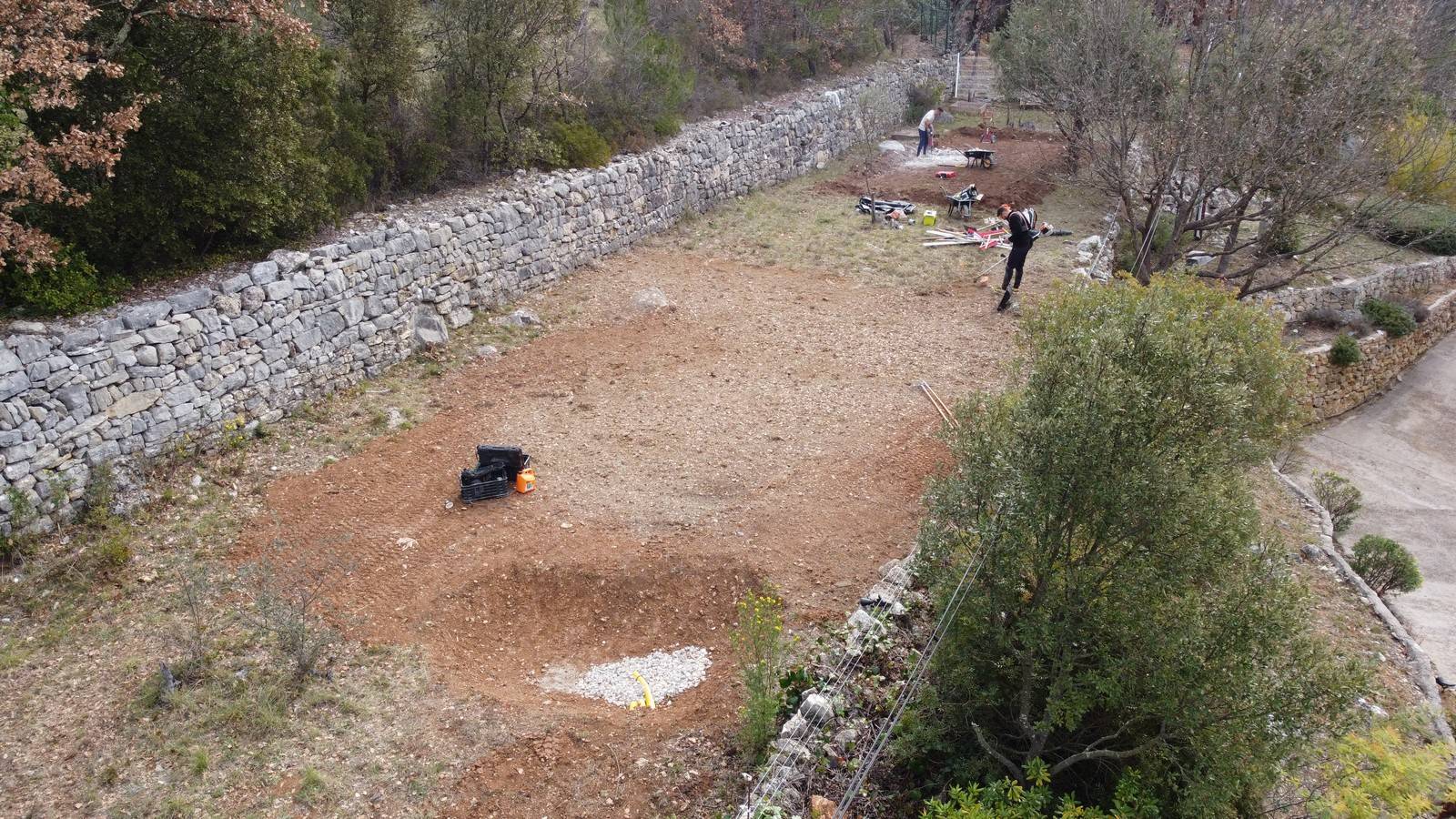 Réalisation d'un putting green synthétique avec bunker et d'un terrain de pétanque vers Draguignan dans le Var