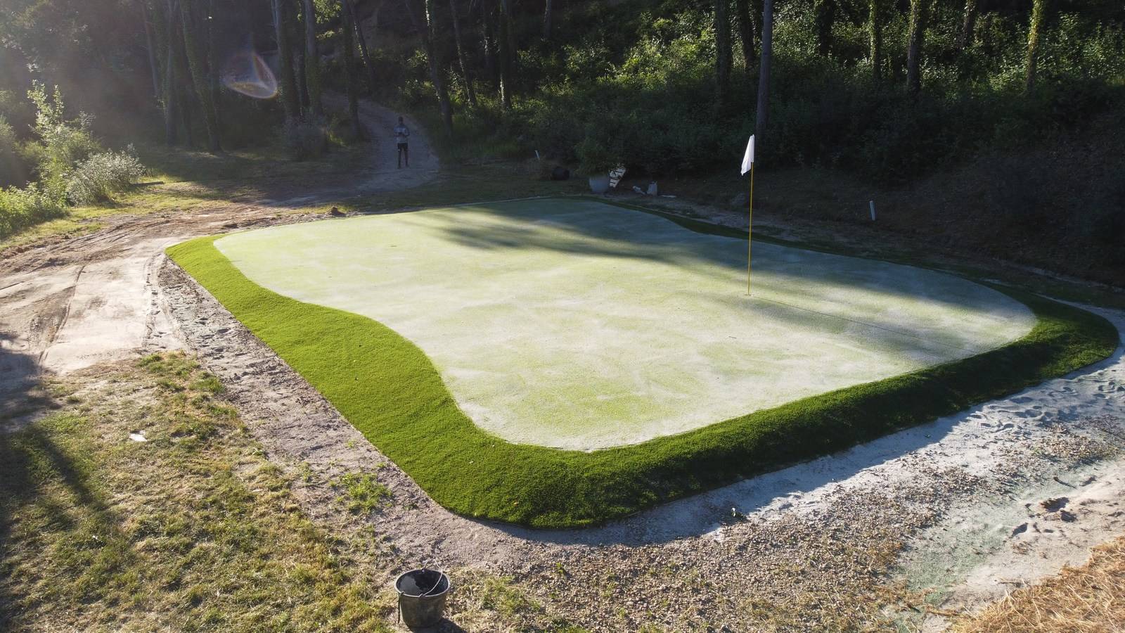 création de putting green pour hôtel dans le 04