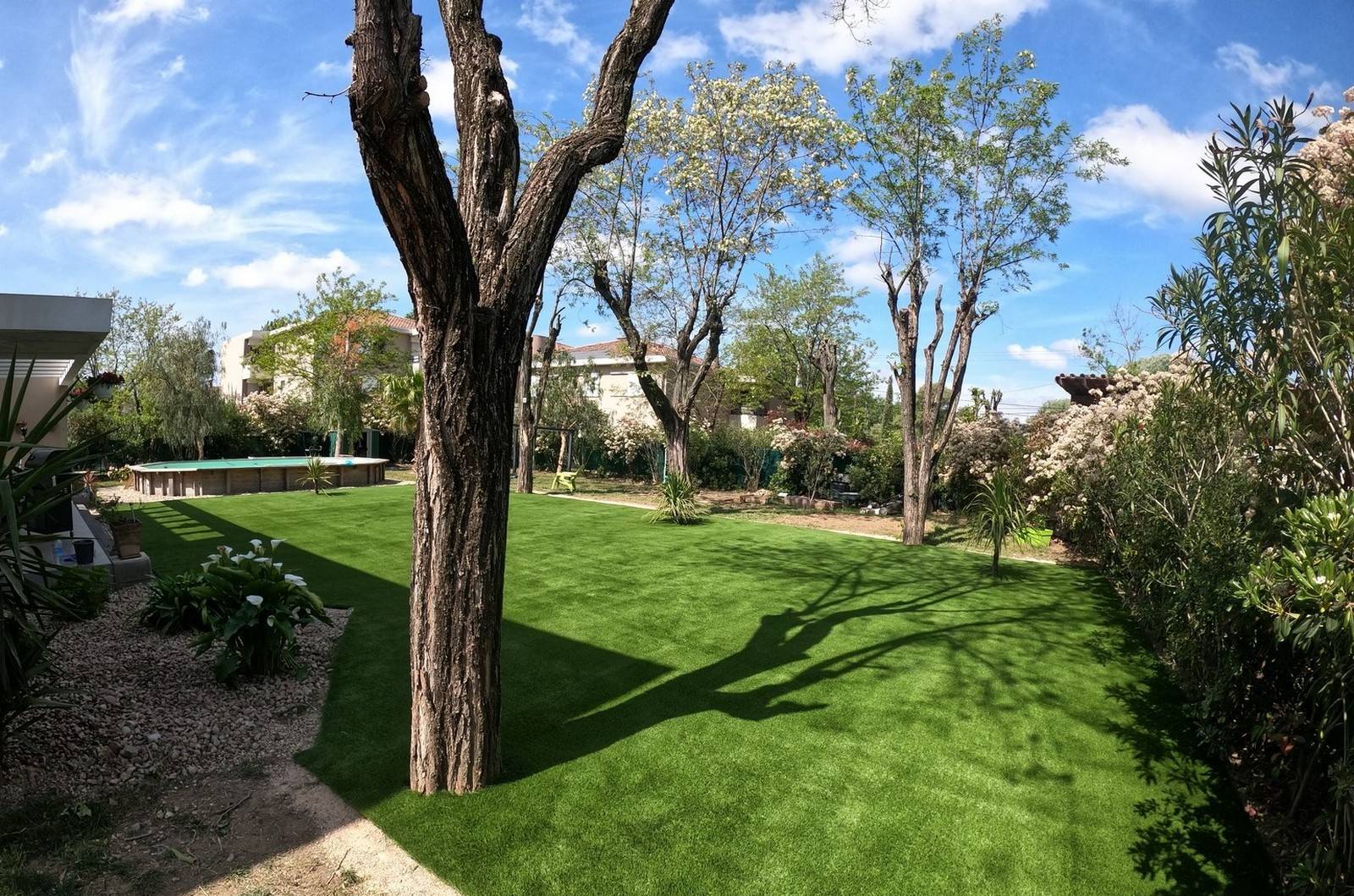 L'installation de nos gazons synthétiques sur la Région Sud étape par étape en vidéo