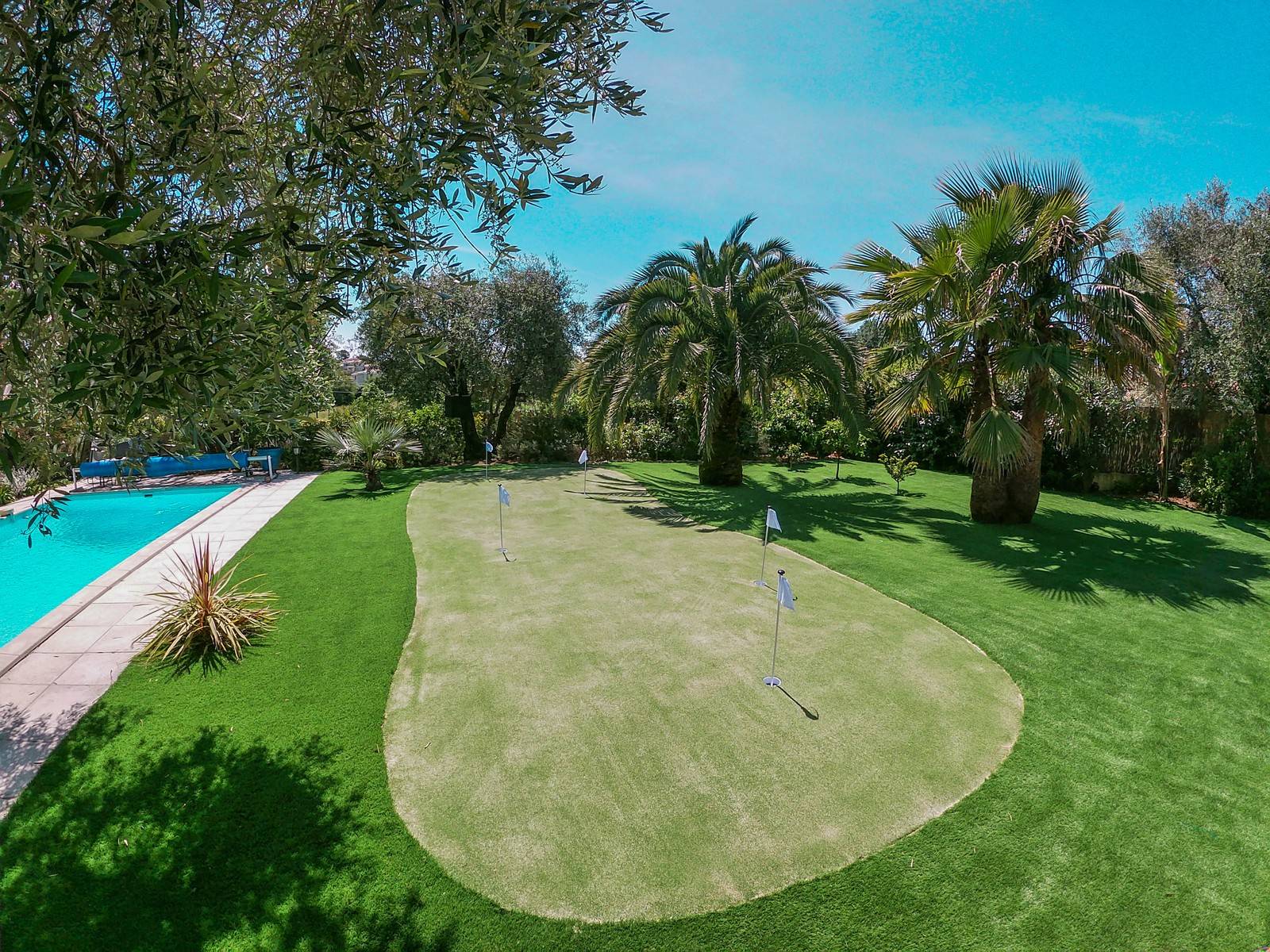 Putting green privé en gazon synthétique avec double plateau à Mouans-Sartoux entre Grasse et Cannes (06)