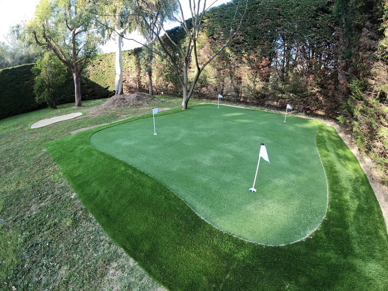 Création d'un putting green en synthétique et d'un bunker au Rouret à côté de Grasse (06)