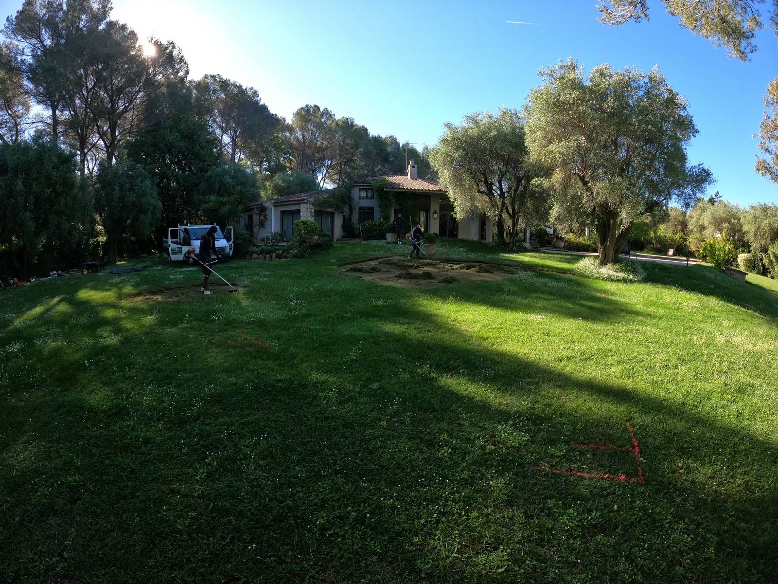 Mise en place de 120m² de putting green haut de gamme dans une grande propriété à Mougins près de Cannes