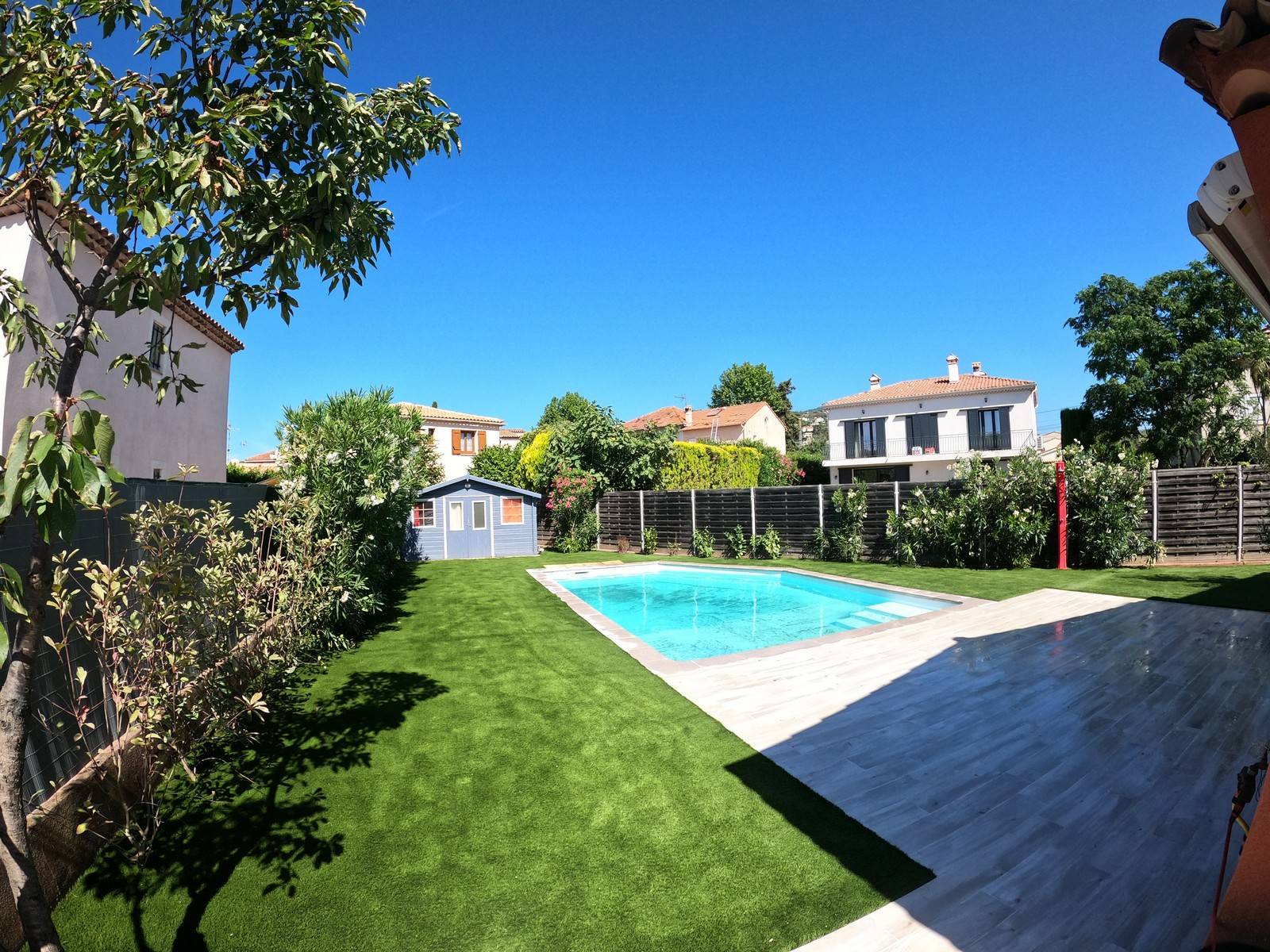 Vente de gazon artificiel pas cher avec livraison à domicile Draguignan et le Var