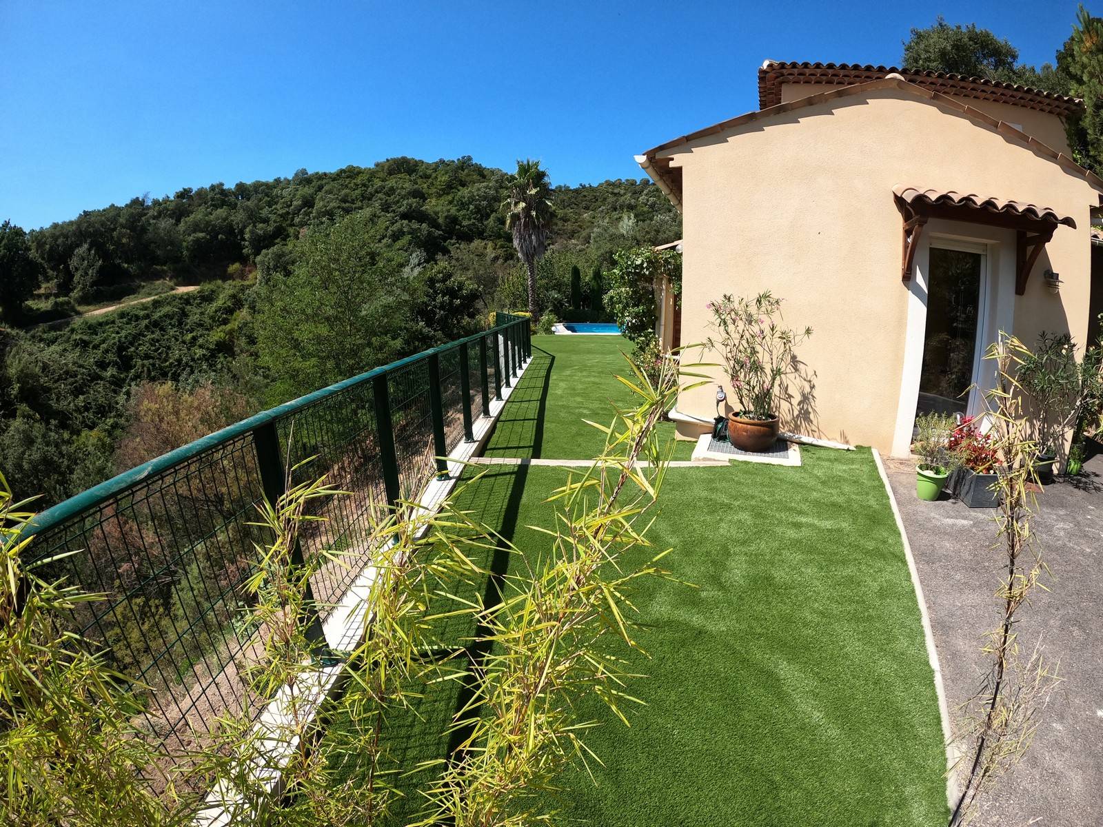 Achat de fausse pelouse de qualité près de Monaco