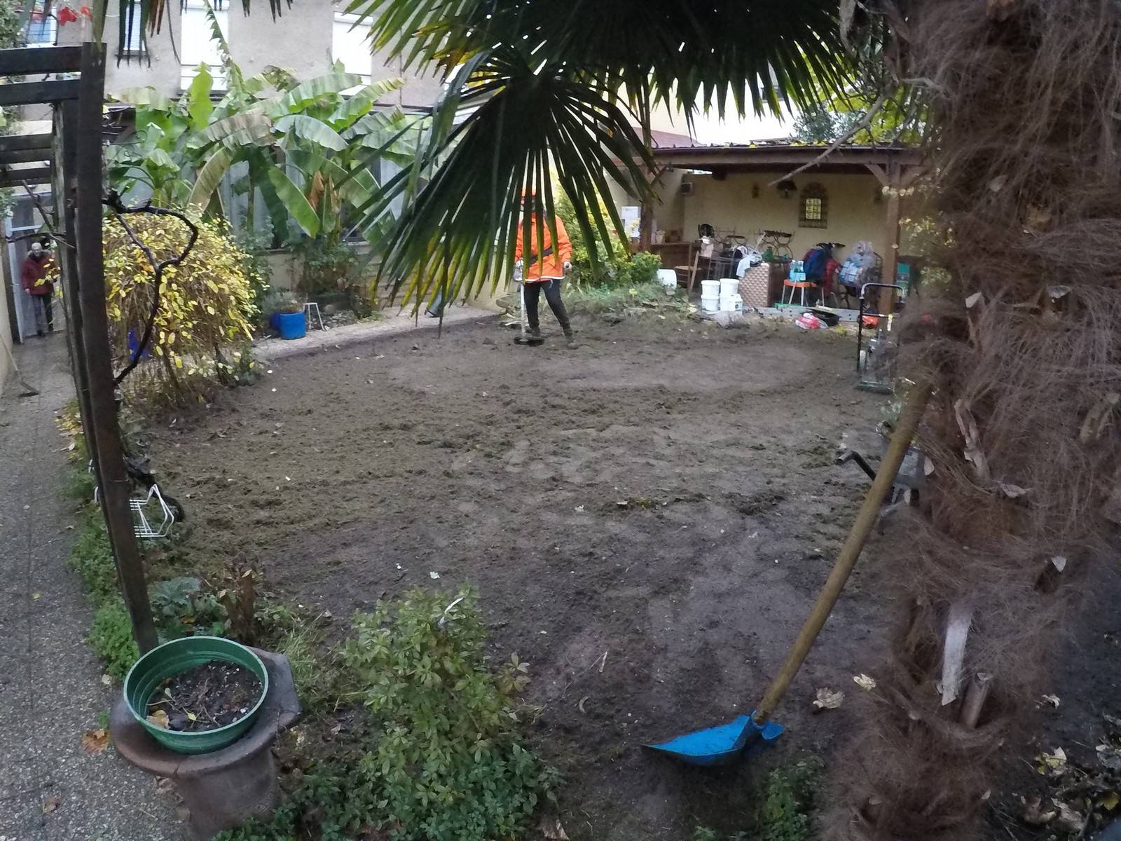 Réalisation d'un putting green haut de gamme dans un jardin chez un particulier fan de golf à Paris