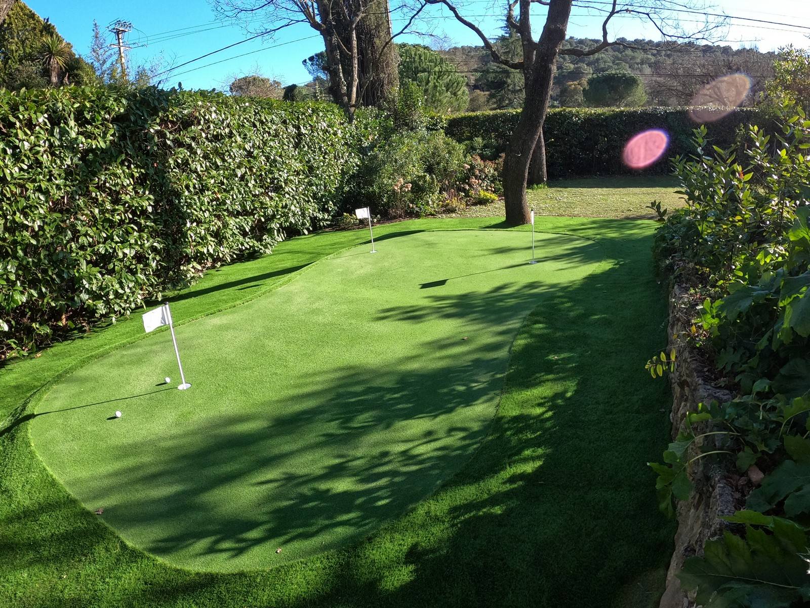 Installer un green de golf en synthétique dans son jardin  : solution clé en main à Mougins