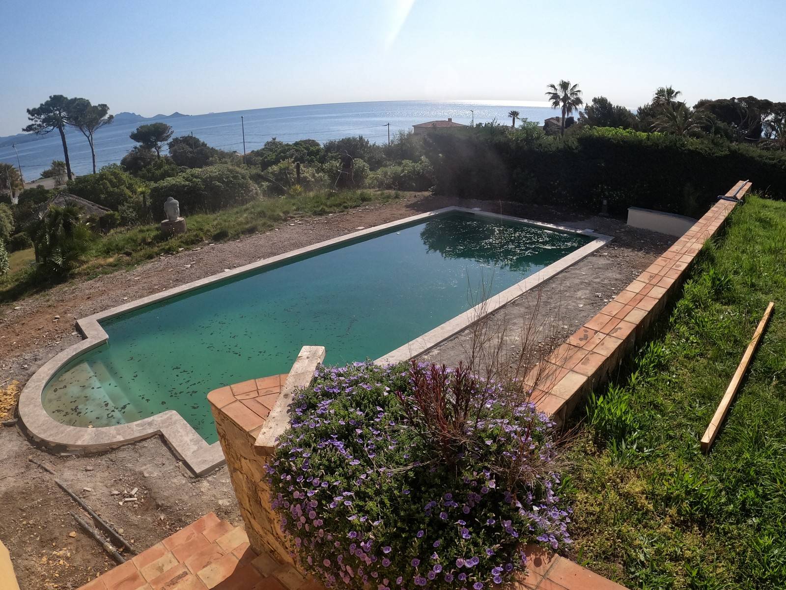 Gazon synthétique de qualité rentable et durable dans le Var