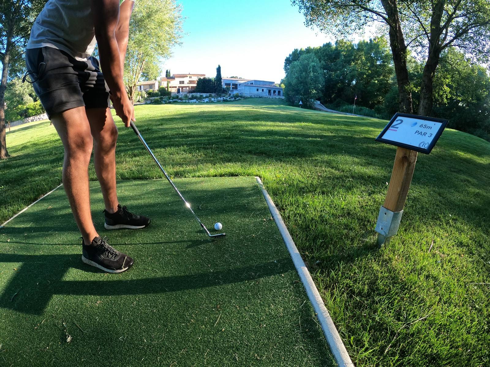Création de 5 putting greens de golf synthétiques pour le Domaine Ribiera à Forcalquier (04), hôtel spa et golf