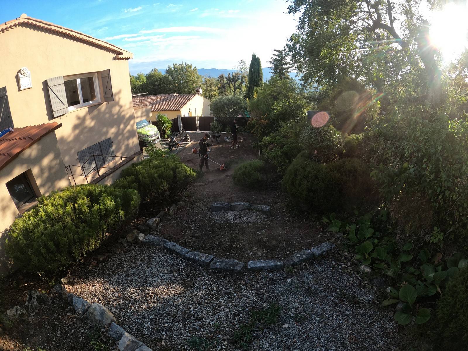 Aménagement de gazon artificiel en zone pentue sur La Gaude vers Nice