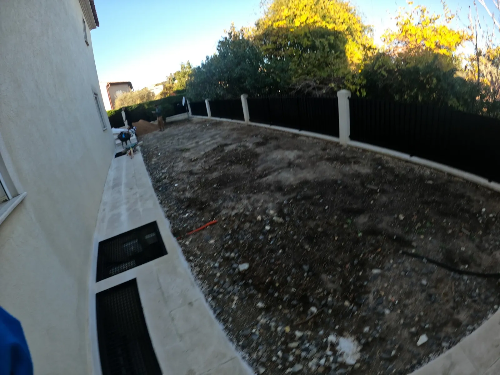 Réalisation d'un putting green de 60m² à Peymeinade et gazon synthétique d'ornement 45mm haut de gamme près d'Antibes (06)