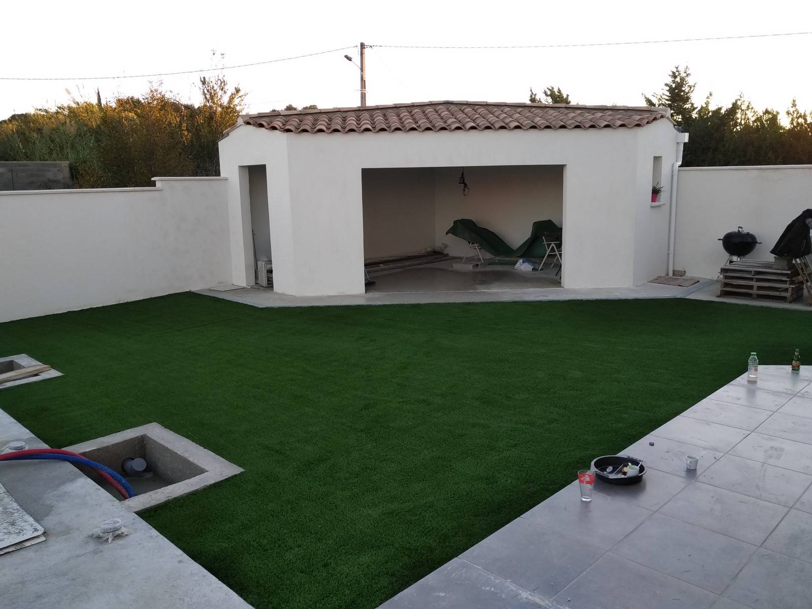Création d'un jardin en gazon synthétique SOFT 40mm sur terrain argileux à Marignane
