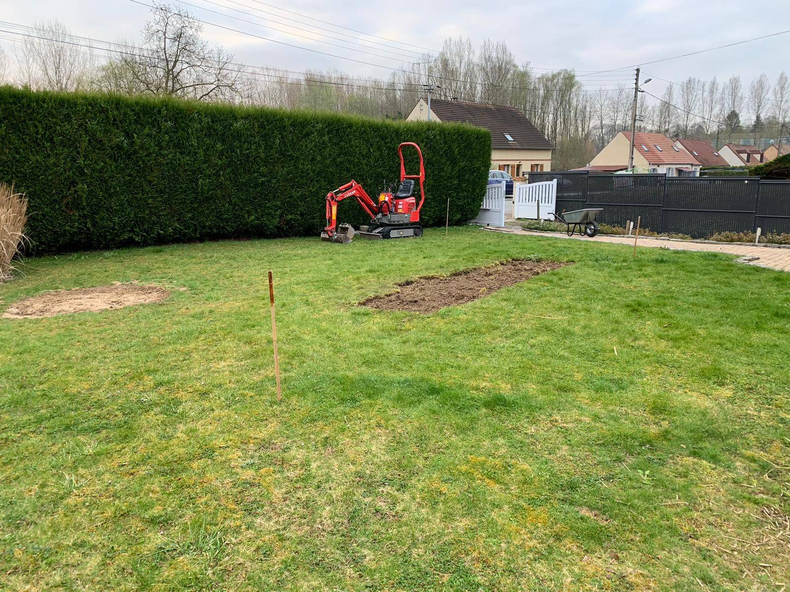 Réalisation d'un putting green de 60m² avec décaissement et remise à niveau à Paris chez un particulier