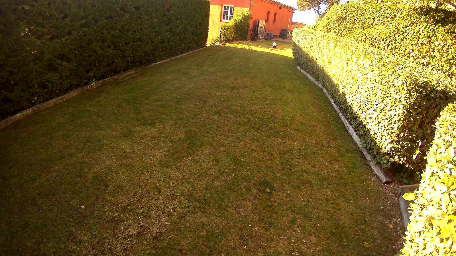 Création d'un putting green d'entrainement sur mesure dans un jardin des Alpes Maritimes, 06