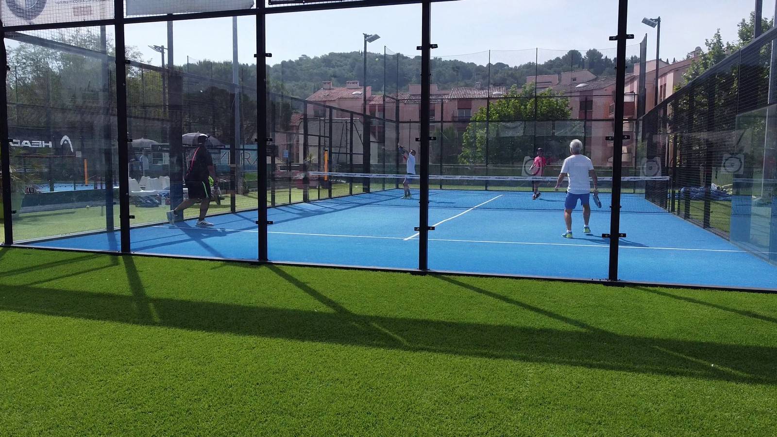 Réhabilitation de deux terrains de padel avec notre gazon synthétique haut de gamme à Mougins dans les Alpes Maritimes
