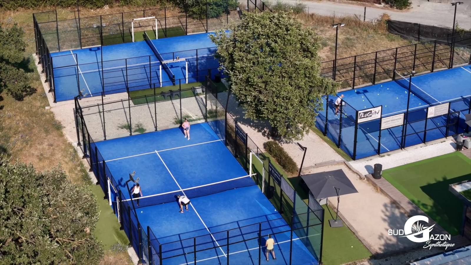 Réhabilitation de cours de padel en gazon synthétique pro 06