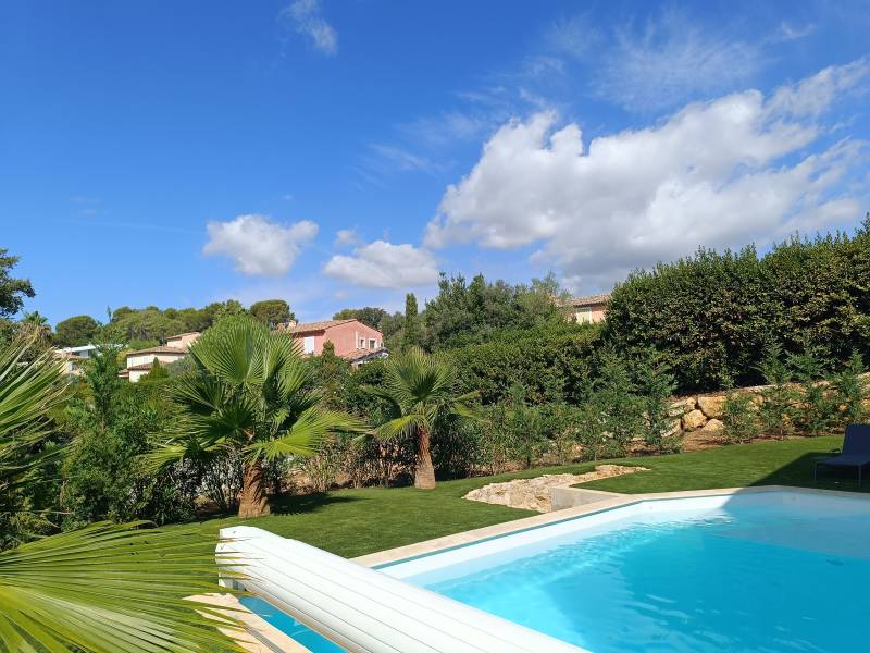 Votre gazon synthétique de qualité dans le Var : Vente et pose professionnelle avec Sud Gazon