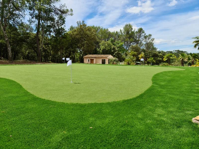 Réalisation d'un putting green héliport à Lorgues