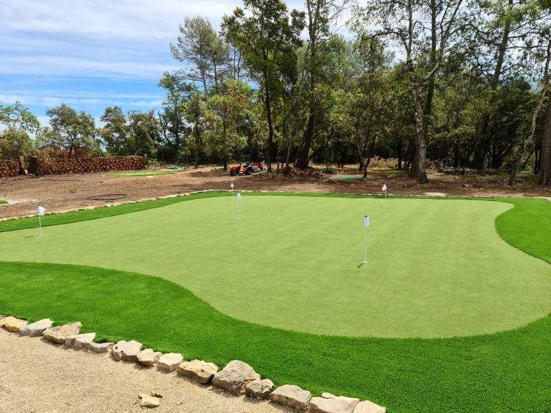 Réalisation d'un putting green héliport à Lorgues