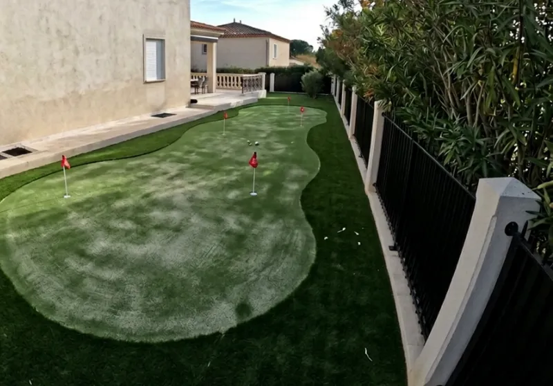 Réalisation d'un putting green de 60m² à Peymeinade et gazon synthétique d'ornement 45mm haut de gamme près d'Antibes (06)