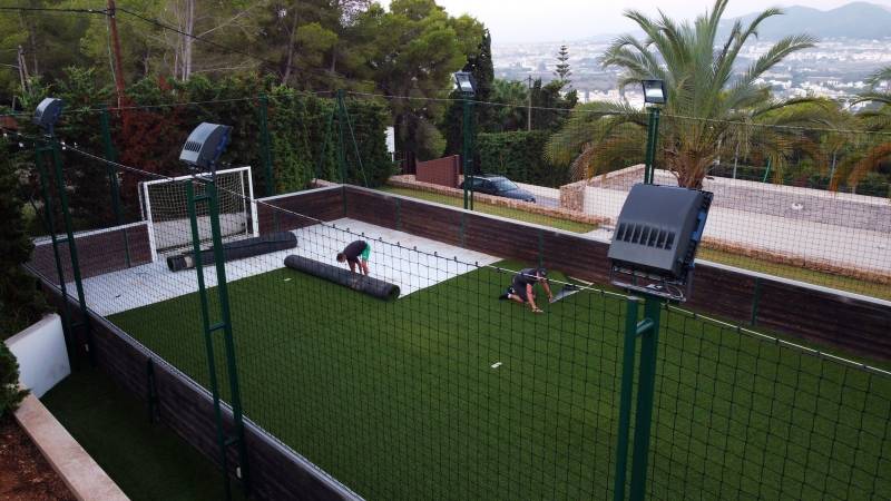 Installation française terrain de foot privé en gazon synthétique Alpes Maritimes et Var