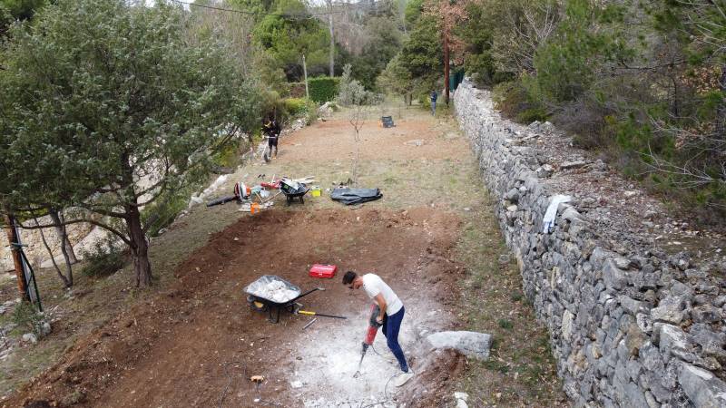 Réalisation d'un putting green synthétique avec bunker et d'un terrain de pétanque vers Draguignan dans le Var