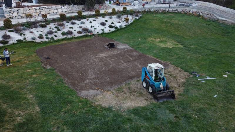 Création de 5 putting greens de golf synthétiques pour le Domaine Ribiera à Forcalquier (04), hôtel spa et golf