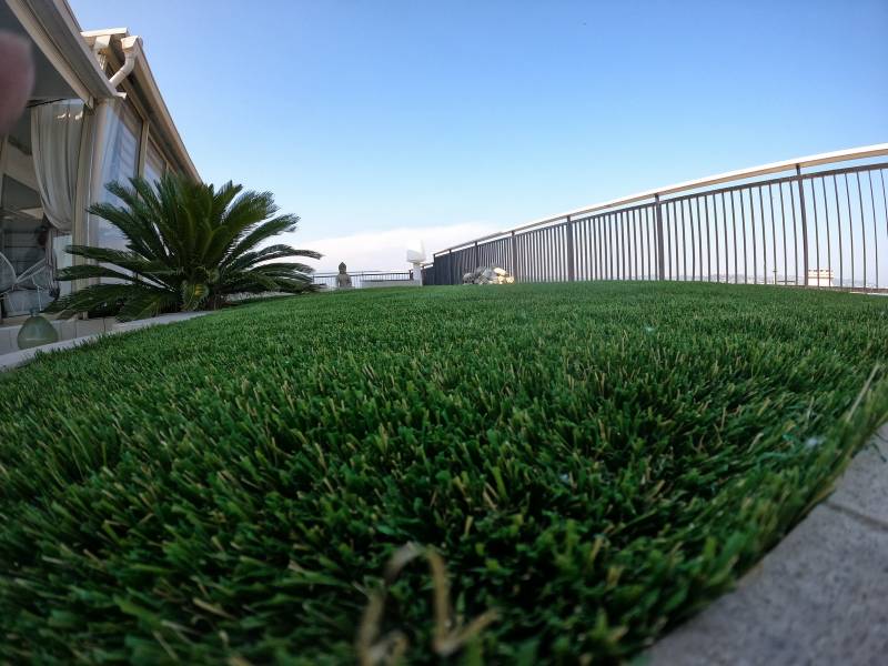 Réalisation d'un toit terrasse en gazon très haut de gamme dans la résidence Cannes Marina à Mandelieu (06)