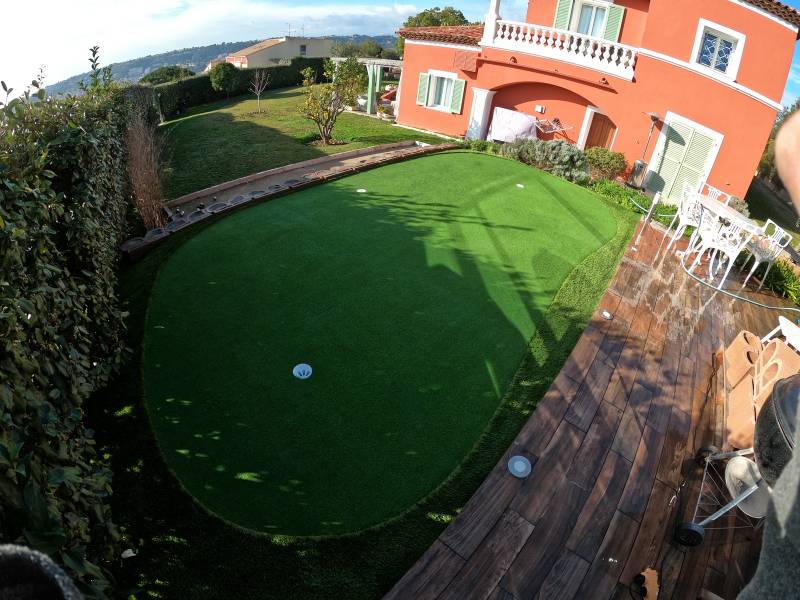 Votre gazon synthétique de qualité dans le Var : Vente et pose professionnelle avec Sud Gazon