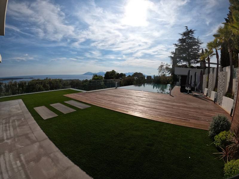 meilleur gazon synthétique pour jardin dans les Alpes Maritimes