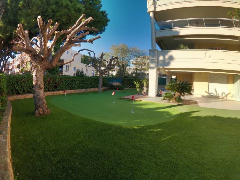 Votre gazon synthétique de qualité dans le Var : Vente et pose professionnelle avec Sud Gazon