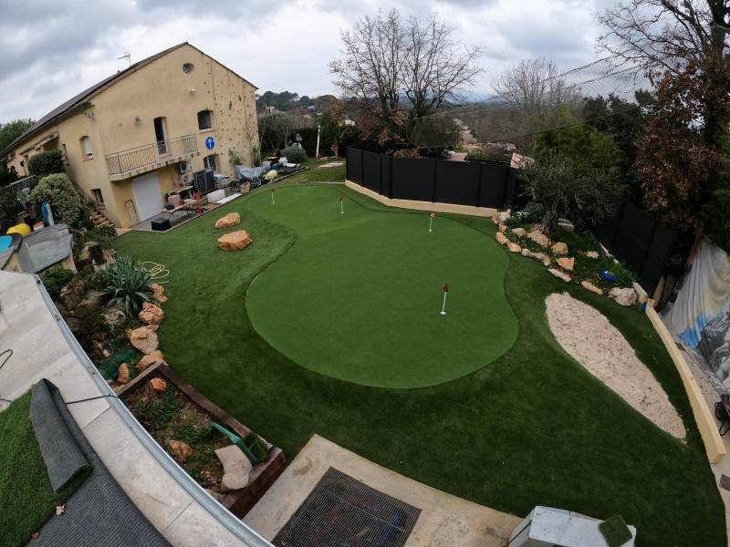 Installation de putting green de golf pour particulier sur Valbonne