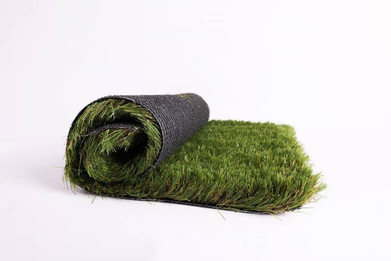 Pelouse artificielle 35 mm RIVIERA confortable gazon parfait autour d'une piscine sur la côte d'azur