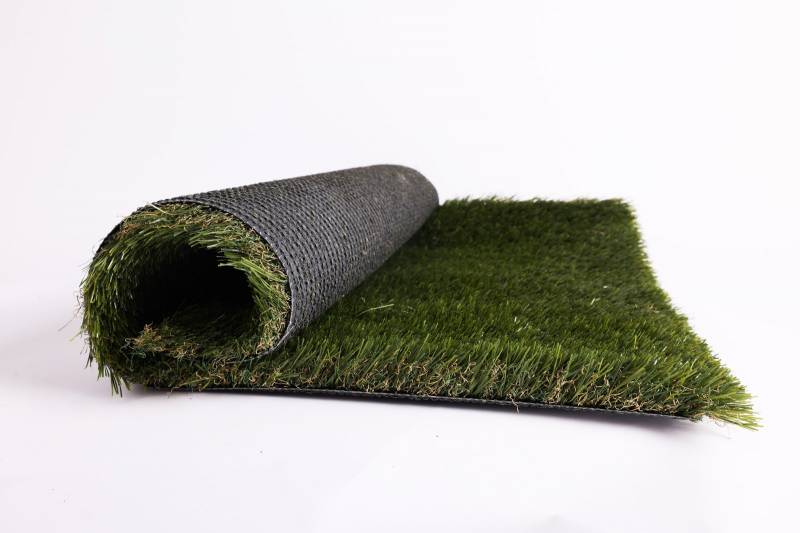 Gazon artificiel ROYAL 40 mm teinte vert olive et fibre en C-Shape dans le 83