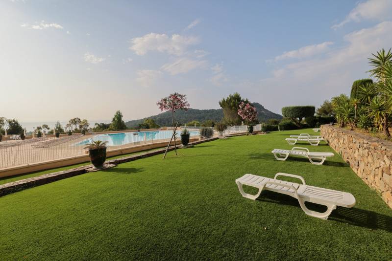 Gazon artificiel pour centre de loisir : Sud Gazon choisi par ce village de vacances à Cap Esterel