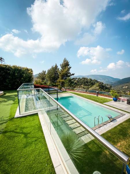 Création d'un putting green de golf sur mesure dans un jardin à Monaco : encore un passionné de golf satisfait !
