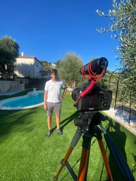 Poseur de gazon synthétique compétant et professionnel dans les Alpes Maritimes