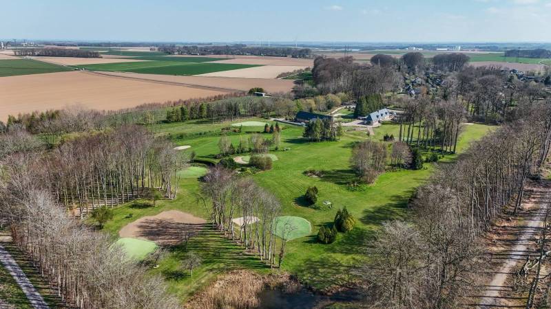 Conception complète de golf en synthétique dans le Nord de la France