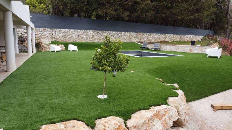 Création de jardin en gazon synthétique à Saint-Jean-Cap-Ferrat : embellissez facilement votre extérieur