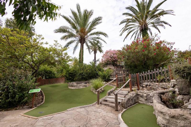 Rénovation totale de minigolf 18 trous dans le 06