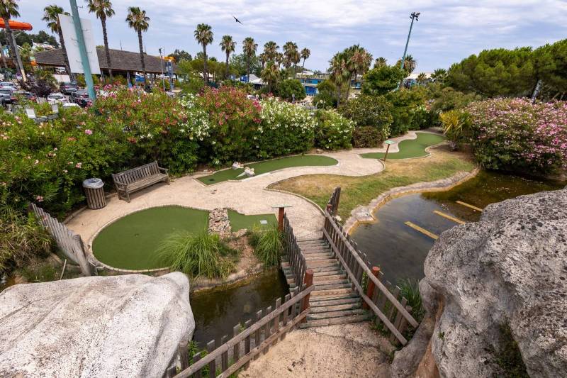 Rénovation réussie pour le mini-golf de 18 trous du Marineland d’Antibes