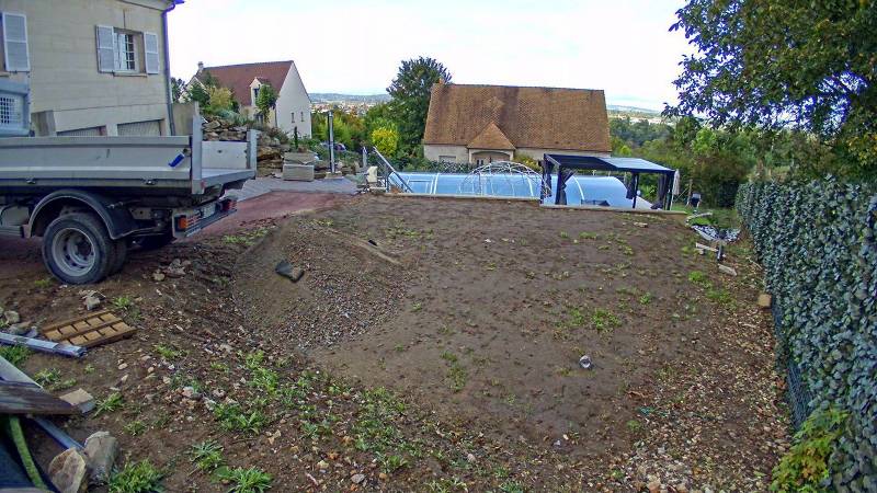 Création d'un putting green synthétique personnalisé de 70 m² avec sous-couche à Paris (75)