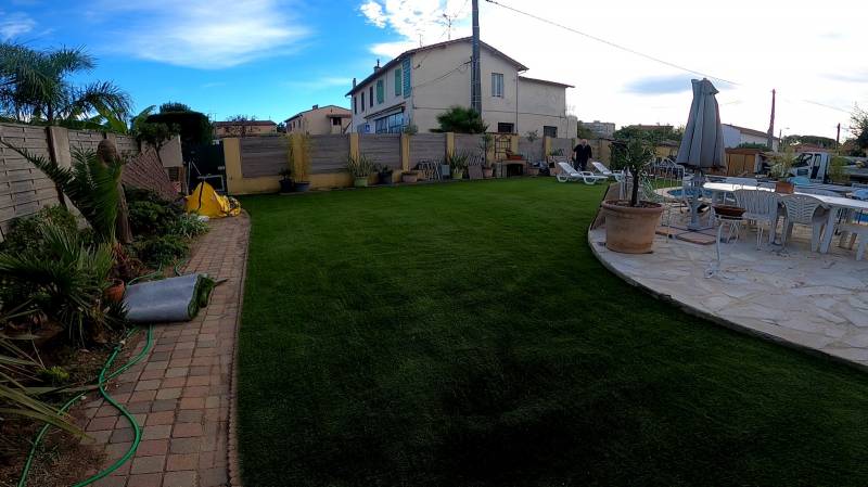 Rencontre avec notre client pour l'installation de 220m² d'herbe synthétique dans le 06